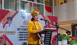 Ketua Dekranasda Provinsi Papua Barat Roma Megawanty Pasaribu saat menyampaikan sambutannya pada acara Pameran Non-Pangan UMKM Manokwari Ketua Dekranasda Provinsi Papua Barat Roma Megawanty Pasaribu saat menyampaikan sambutannya pada acara Pameran Non-Pangan UMKM Manokwari