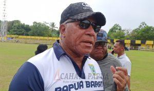 Penjabat Gubernur Papua Barat Paulus Waterpauw mengimbau masyarakat tak membakar hutan.