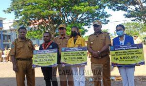 Pemerintah Kabupaten Manokwari menyalurkan bantuan pendidikan tahap awal kepada 166 mahasiswa Pemerintah Kabupaten Manokwari menyalurkan bantuan pendidikan tahap awal kepada 166 mahasiswa