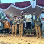Penjabat Gubernur Papua Barat Paulus Waterpauw di sela menutup Grasstrack Open Championship 2023 di Fakfak