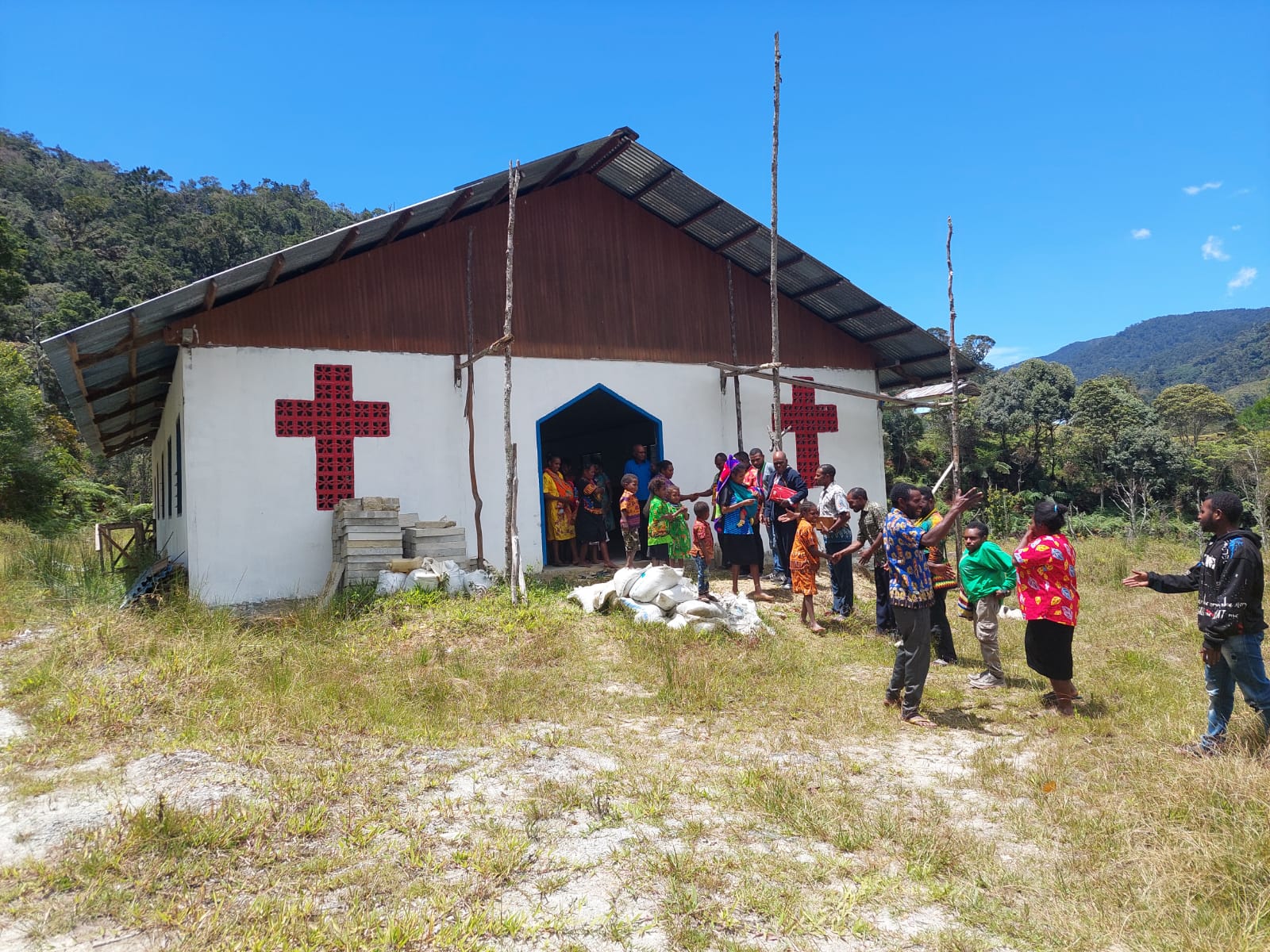 Gedung Gereja Elroi Kampung Tingoikiyouw, Distrik Hink, Kabupaten Pegunungan Arfak