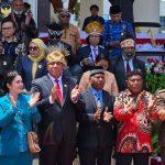 Kepala Suku Besar Arfak Dominggus Mandacan saat menghadiri upacara HUT 24 Provinsi Papua Barat