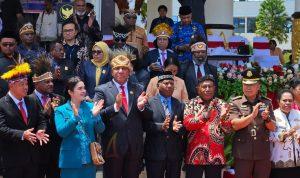 Kepala Suku Besar Arfak Dominggus Mandacan saat menghadiri upacara HUT 24 Provinsi Papua Barat Kepala Suku Besar Arfak Dominggus Mandacan saat menghadiri upacara HUT 24 Provinsi Papua Barat