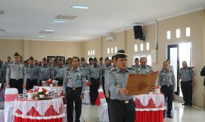 Ikrar netralitas ASN jajaran Kanwil Kemenkumham Papua Barat ol;eh Kakanwil Taufiqurrakhman