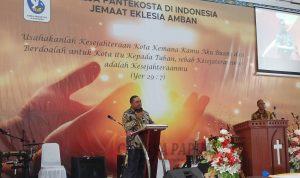 Bupati Hermus, menyampaikan arahan pada saat Peresmian GPdI Jemaat Eklesia Amban, Manokwari, Selasa (18/6/2024) (Foto : Putri/cp)