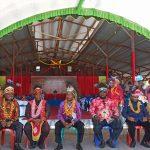 Bupati Hermus Indou pose besama saat menghadiri Musyawarah Adat ke IV Suku Besar Arfak