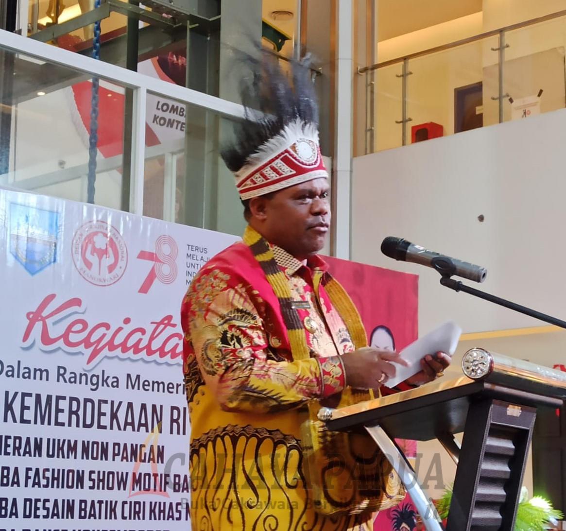 Bupati Manokwari Hermus Indou mengatakan Pemkab terus mendorong kemandirian ekonomi daerah salah satunya melalui BUMDes.