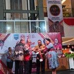 Bupati Manokwari Hermus Indou menutup Pameran UMKM Non Pangan