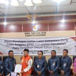 Penyerahan salinan berita acara penetapan Daftar Calon Sementara (DCS) Pemilu 2024 dari KPU kepada perwakilan Partai Politik peserta pemilu