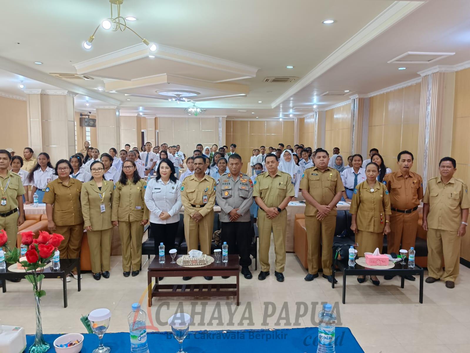 Sosialisasi wawasan kebangsaan yang diikuti perwakilan pelajaran SMA se Manowkari Sosialisasi wawasan kebangsaan yang diikuti perwakilan pelajaran SMA se Manowkari