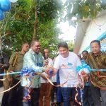 Bupati Manokwari, Hermus Indou, meresmikan hadirnya Manokwari Watersports di Pantai Pasir Putih, Sabtu (9/9/2023). Foto: Putri/CP