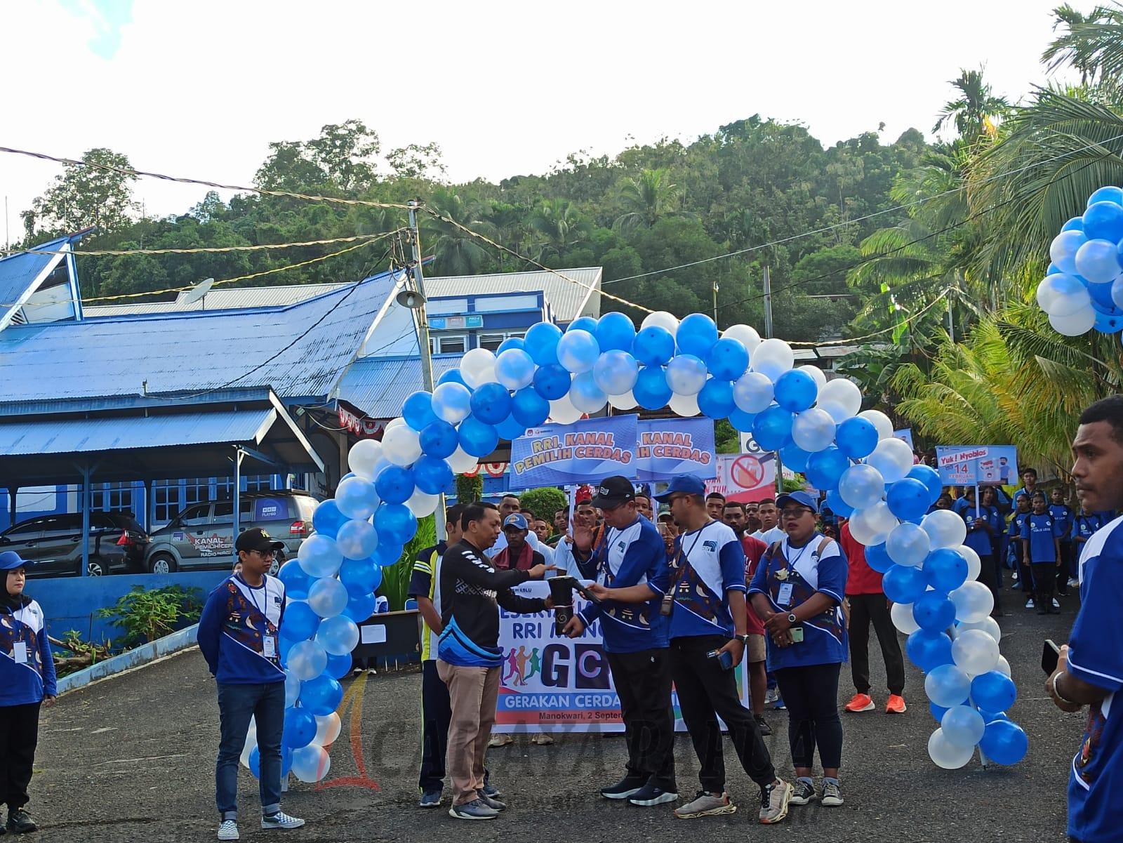 Kegiatan jalan sehat dalam rangka sosialisasi Gerakan Cerda Memilih yang digelar oleh LPP RRI Manokwari Kegiatan jalan sehat dalam rangka sosialisasi Gerakan Cerda Memilih yang digelar oleh LPP RRI Manokwari