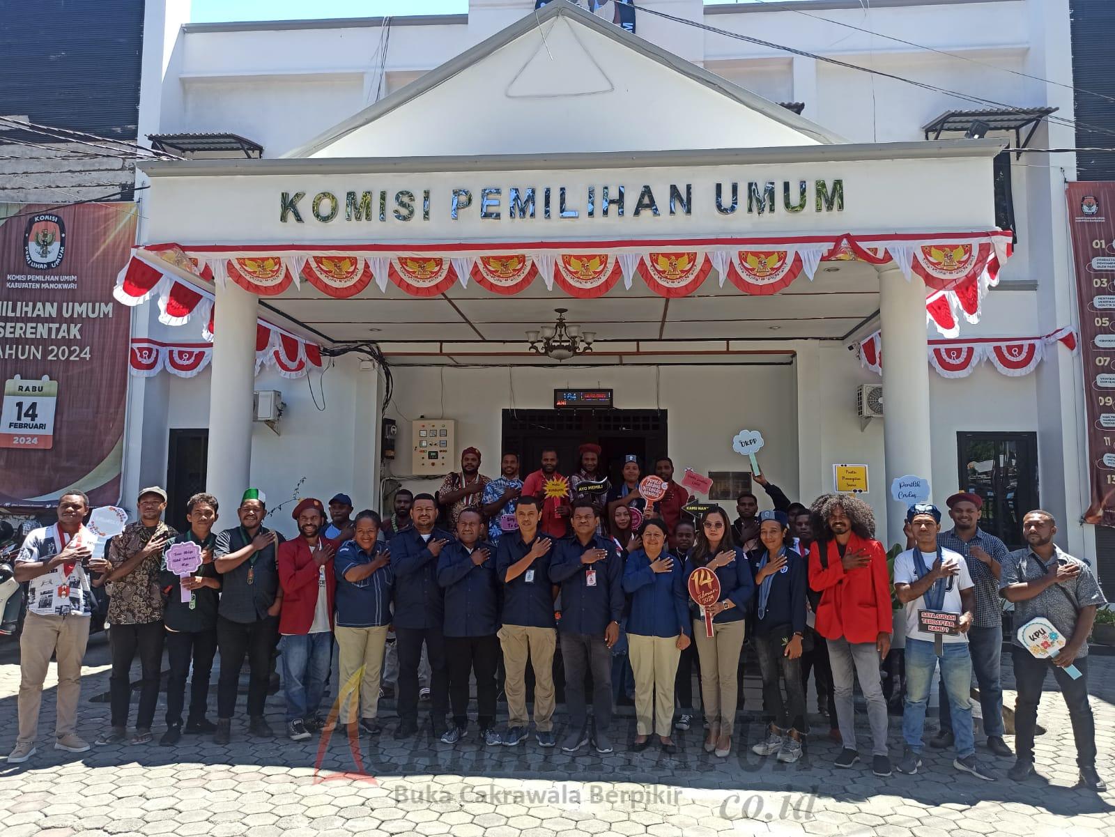 Kelompok Cipayung menyambangi Kantor KPU Kabupaten Manokwari. Dalam rangka menggali informasi kepemiluan Kelompok Cipayung menyambangi Kantor KPU Kabupaten Manokwari. Dalam rangka menggali informasi kepemiluan