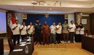 Pose bersama DPR Papua Barat bersama tim seleksi sekretaris daerah Provinsi Papua Barat Pose bersama DPR Papua Barat bersama tim seleksi sekretaris daerah Provinsi Papua Barat
