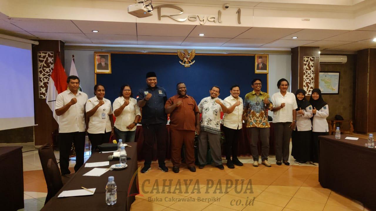 Pose bersama DPR Papua Barat bersama tim seleksi sekretaris daerah Provinsi Papua Barat Pose bersama DPR Papua Barat bersama tim seleksi sekretaris daerah Provinsi Papua Barat