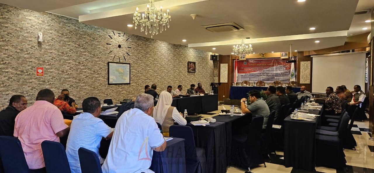 Suasana rapat terbatas Banggar DPR Papua Barat dengan TAPD dalam rangka sinkronisasi KUA dan PPAS perubahan APBD 2023 Suasana rapat terbatas Banggar DPR Papua Barat dengan TAPD dalam rangka sinkronisasi KUA dan PPAS perubahan APBD 2023