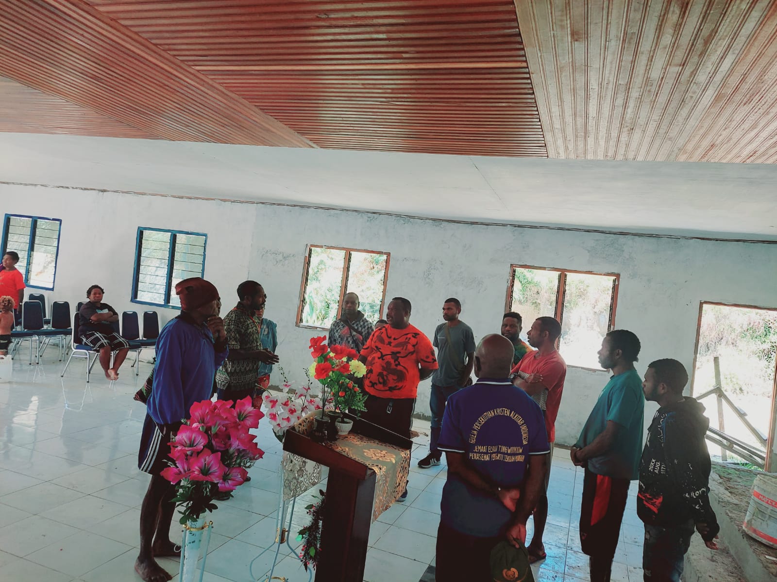 Ketua DPR Papua Barat Orgenes Wonggor usai beribadah bersama jemaat Elroi Kampung Tingoikiyouw, Distrik Hink, Kabupaten Pegunungan Arfak