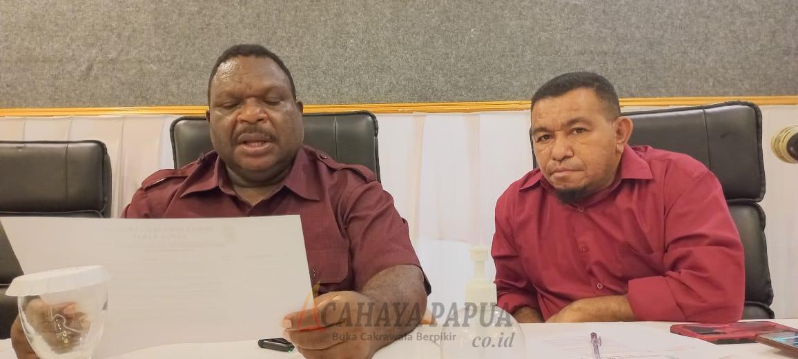 Ketua DPRPB Orgenes Wonggor bersama Wakil Ketua DPRPB Saleh Siknun Ketua DPRPB Orgenes Wonggor bersama Wakil Ketua DPRPB Saleh Siknun