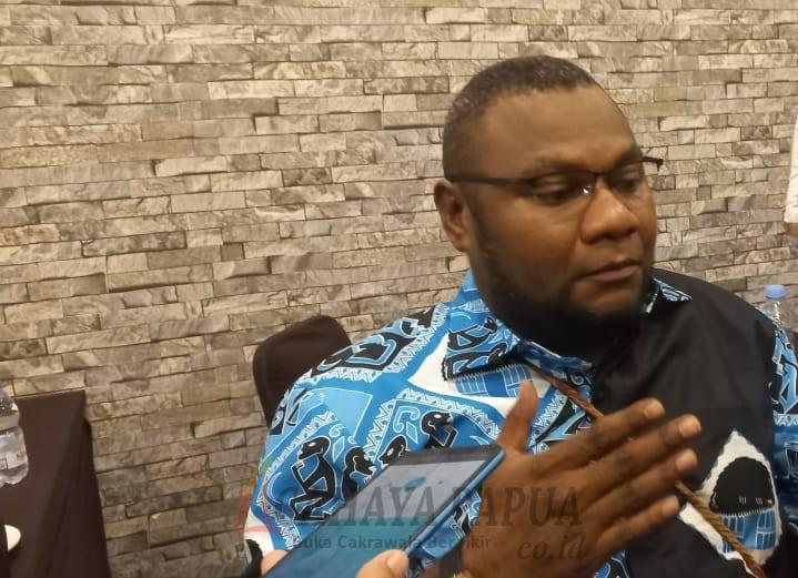 Ketua Komisi I DPR Papua Barat George Dedaida. Komisi I mendorong independensi dan objektifitas Kelembagaan Komisi Informasi (KI)jpeg Ketua Komisi I DPR Papua Barat George Dedaida. Komisi I mendorong independensi dan objektifitas Kelembagaan Komisi Informasi (KI)